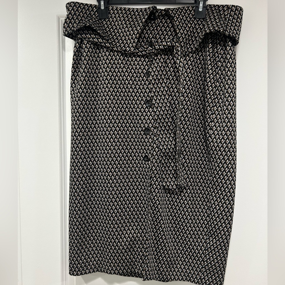 EUC 7th Avenue Black and Cream Geometric Pencil Skirt